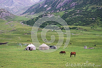Yurts and horses in Kyrgyzstan Stock Photo