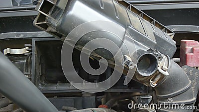 Zakończenie up strzelał machinalną używa elektryczną dmuchawy siły powietrzne dmucha samochodowego silnika filtr dla czyścić pył zbiory Zakończenie up strzelał machinalną używa elektryczną dmuchawy siły powietrzne dmucha samochodowego silnika filtr dla czyścić pył zbiory