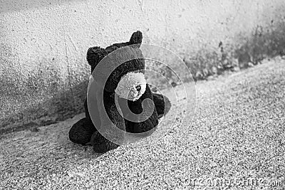 à¸ºBroken heart, neglect, lonely with alone teddy bear sitting sad face Stock Photo