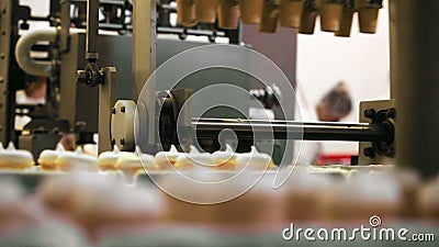 Équipement d'usine de nourriture au travail banque de vidéos Équipement d'usine de nourriture au travail banque de vidéos