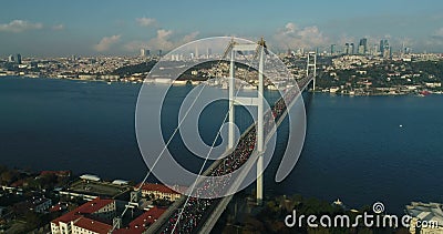 Εναέρια άποψη 20 μαραθωνίου της Ευρασίας γεφυρών της Ιστανμπούλ Bosphorus Εναέρια άποψη 20 μαραθωνίου της Ευρασίας γεφυρών της Ιστανμπούλ Bosphorus