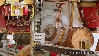 Σύγχρονο πριόνι με ένα επίπεδο λέιζερ, πριόνι που πριονίζεται με ένα επίπεδο λέιζερ Σύγχρονο πριόνι με ένα επίπεδο λέιζερ, πριόνι που πριονίζεται με ένα επίπεδο λέιζερ