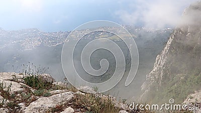 Βουνό Î ÎÏ„Ïι σε Îνα φωτεινό σÏννεφο. ΚαλοκαίÏι Άι-Î ÎÏ„Ïι. Ψηλό βουνό. Βουν φιλμ μικρού μήκους Βουνό Î ÎÏ„Ïι σε Îνα φωτεινό σÏννεφο. ΚαλοκαίÏι Άι-Î ÎÏ„Ïι. Ψηλό βουνό. Βουν φιλμ μικρού μήκους