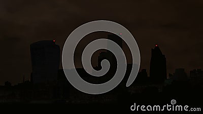 Διακοπή λειτουργίας-συσκότιση δύναμης ουρανοξυστών στο Λονδίνο απόθεμα βίντεο Διακοπή λειτουργίας-συσκότιση δύναμης ουρανοξυστών στο Λονδίνο απόθεμα βίντεο