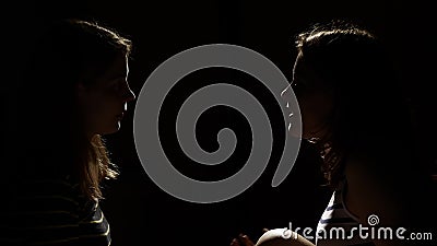 Δύοα κορίτσια το ένα με το άλλο Θυμός, φιλονικία, βία Δυστυχισμένη μητέρα και κόρη ή δύο αδελφές, οικογενειακά ζητήματα απόθεμα βίντεο Δύοα κορίτσια το ένα με το άλλο Θυμός, φιλονικία, βία Δυστυχισμένη μητέρα και κόρη ή δύο αδελφές, οικογενειακά ζητήματα απόθεμα βίντεο