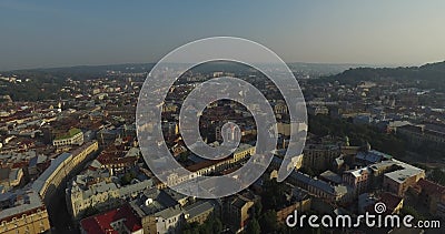 Εναέρια παλαιά πόλη Lviv, Ουκρανία Κεντρικό μέρος της παλαιάς πόλης Ευρωπαϊκή πόλη Πυκνά εποικημένες περιοχές της πόλης Δημαρχείο απόθεμα βίντεο Εναέρια παλαιά πόλη Lviv, Ουκρανία Κεντρικό μέρος της παλαιάς πόλης Ευρωπαϊκή πόλη Πυκνά εποικημένες περιοχές της πόλης Δημαρχείο απόθεμα βίντεο