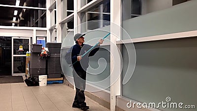 Καθαρίζοντας παράθυρο ατόμων Καθαρίζοντας παράθυρο ατόμων
