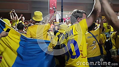 Οι σουηδικοί θαυμαστές γιορτάζουν τη νίκη της ομάδας τους πέρα από την κορεατική ομάδα σε Nizhny Novgorod κατά τη διάρκεια του Πα απόθεμα βίντεο Οι σουηδικοί θαυμαστές γιορτάζουν τη νίκη της ομάδας τους πέρα από την κορεατική ομάδα σε Nizhny Novgorod κατά τη διάρκεια του Πα απόθεμα βίντεο