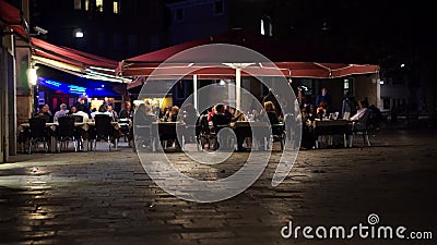 Σκηνές της νυχτερινής ζωής στη Βενετία Ιταλία (9 10) Σκηνές της νυχτερινής ζωής στη Βενετία Ιταλία (9 10)