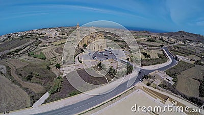 Вид с воздуха Gozo, Мальта, базилика Pinu животиков известная Вид с воздуха Gozo, Мальта, базилика Pinu животиков известная