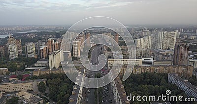 вид с воздуха Отснятый видеоматериал трутня дорог города движения Городской район пикселы 4k 4096 x 2160 Kievpecherski города видеоматериал вид с воздуха Отснятый видеоматериал трутня дорог города движения Городской район пикселы 4k 4096 x 2160 Kievpecherski города видеоматериал