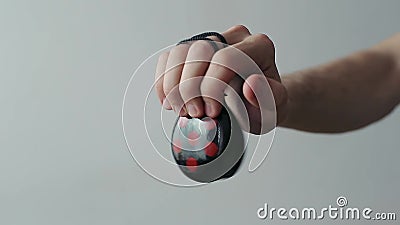 Мужские руки с кастанеттами побили ритм видеоматериал Мужские руки с кастанеттами побили ритм видеоматериал
