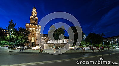 Парадный вход к замку Sforza и башня - день Castello Sforzesco к timelapse ночи, милану, Италии видеоматериал Парадный вход к замку Sforza и башня - день Castello Sforzesco к timelapse ночи, милану, Италии видеоматериал