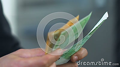 Укомплектуйте личным составом подсчитывать конец-вверх евро, получая социальные деньги стипендии в банке, дело Укомплектуйте личным составом подсчитывать конец-вверх евро, получая социальные деньги стипендии в банке, дело