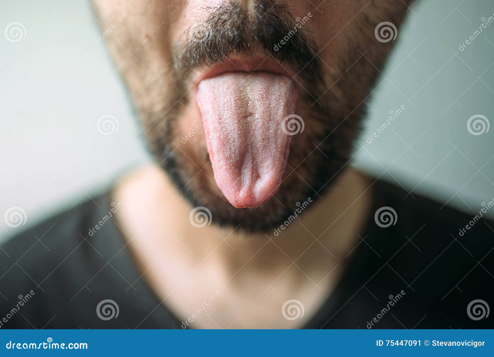 Tonguing Cock