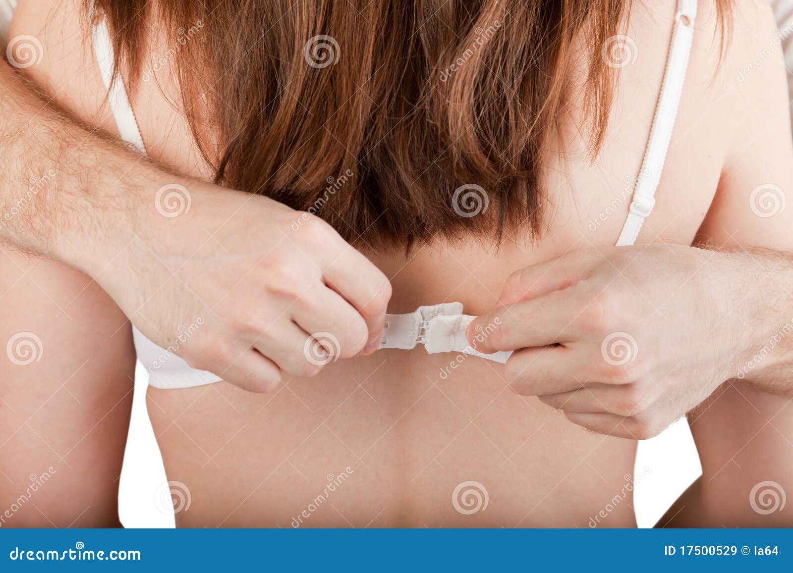 расстегнула лифчик. страстные объятия. Riley keough the girlfriend experience. мужские руки на женском теле. девушка надевают лёфчик.