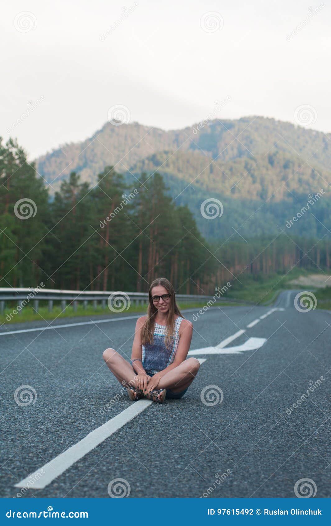 Жену На Дороге Фото