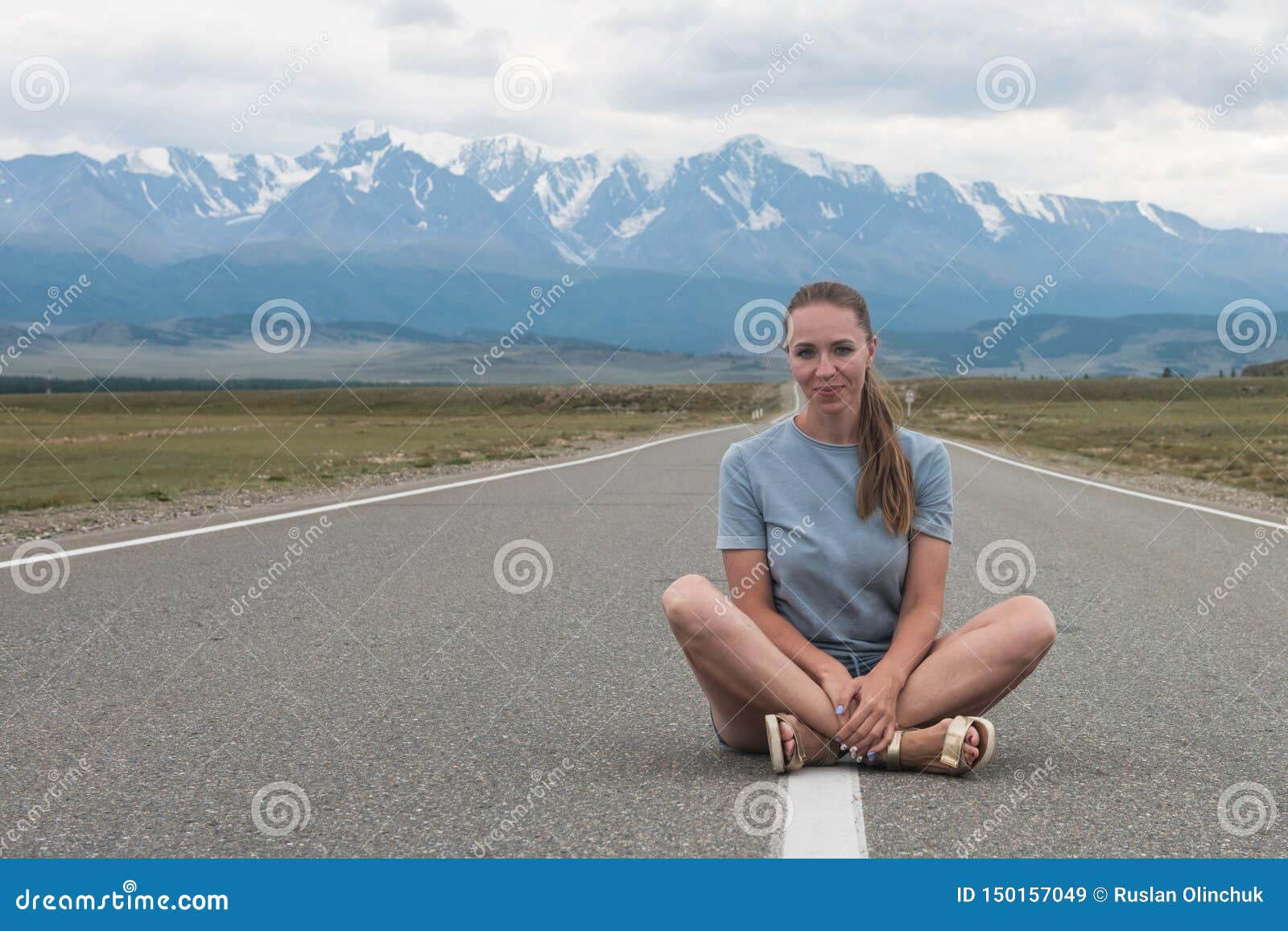 Жену На Дороге Фото