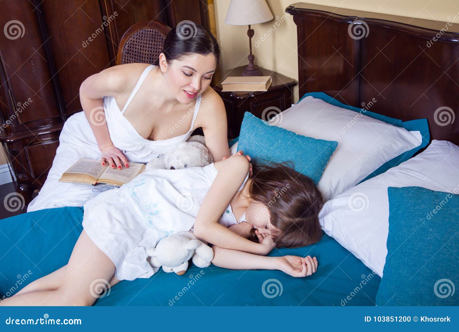 Мать и сын captions. Moms сон. Мом сон с переводом. Мом сон японские. Мом сон с переводом.