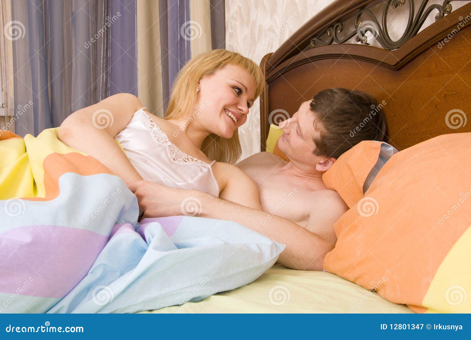 сын увидел мать голой в кровати порно фото 11