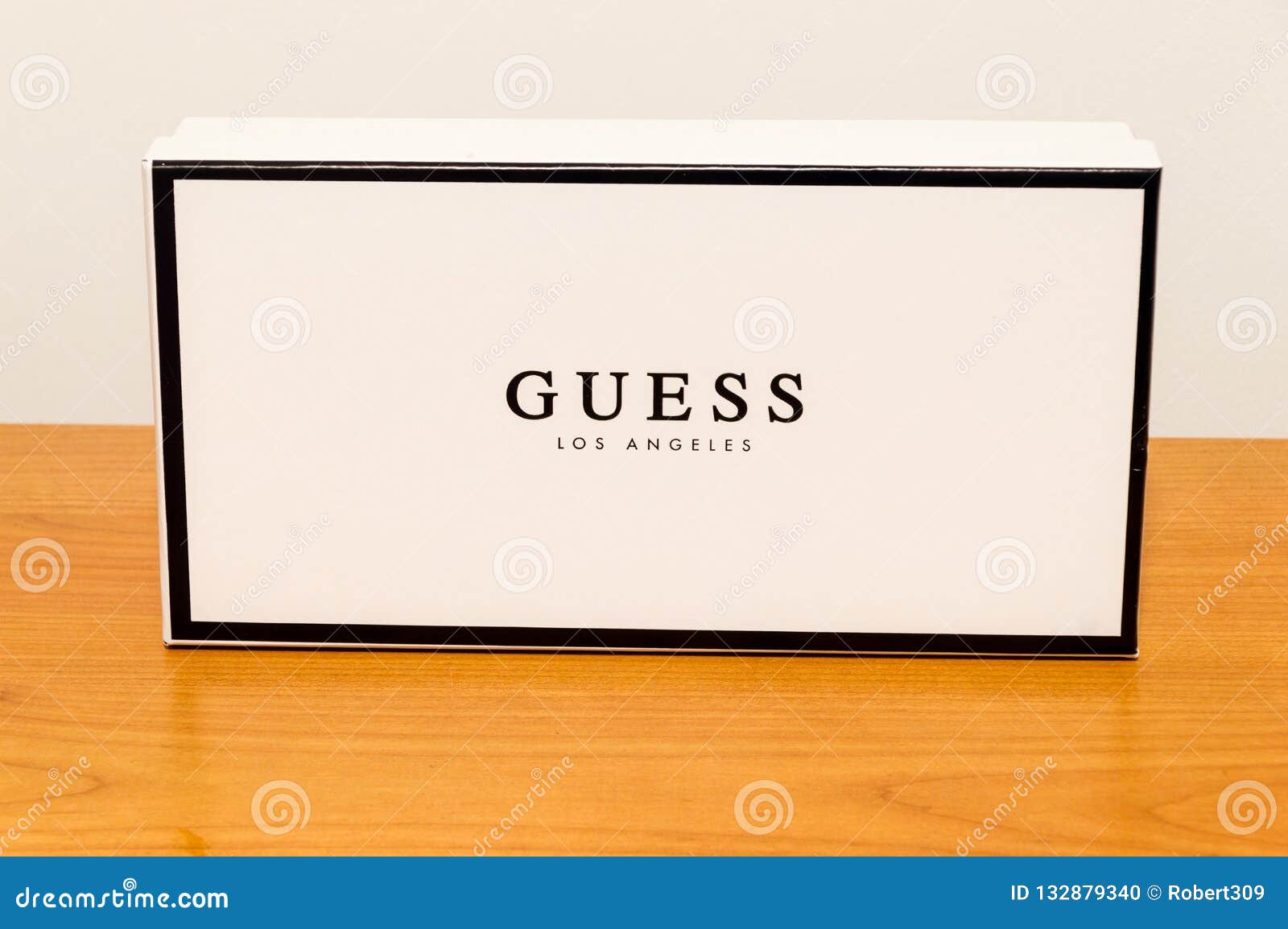 Купить Коробку Guess В Официальном Магазине