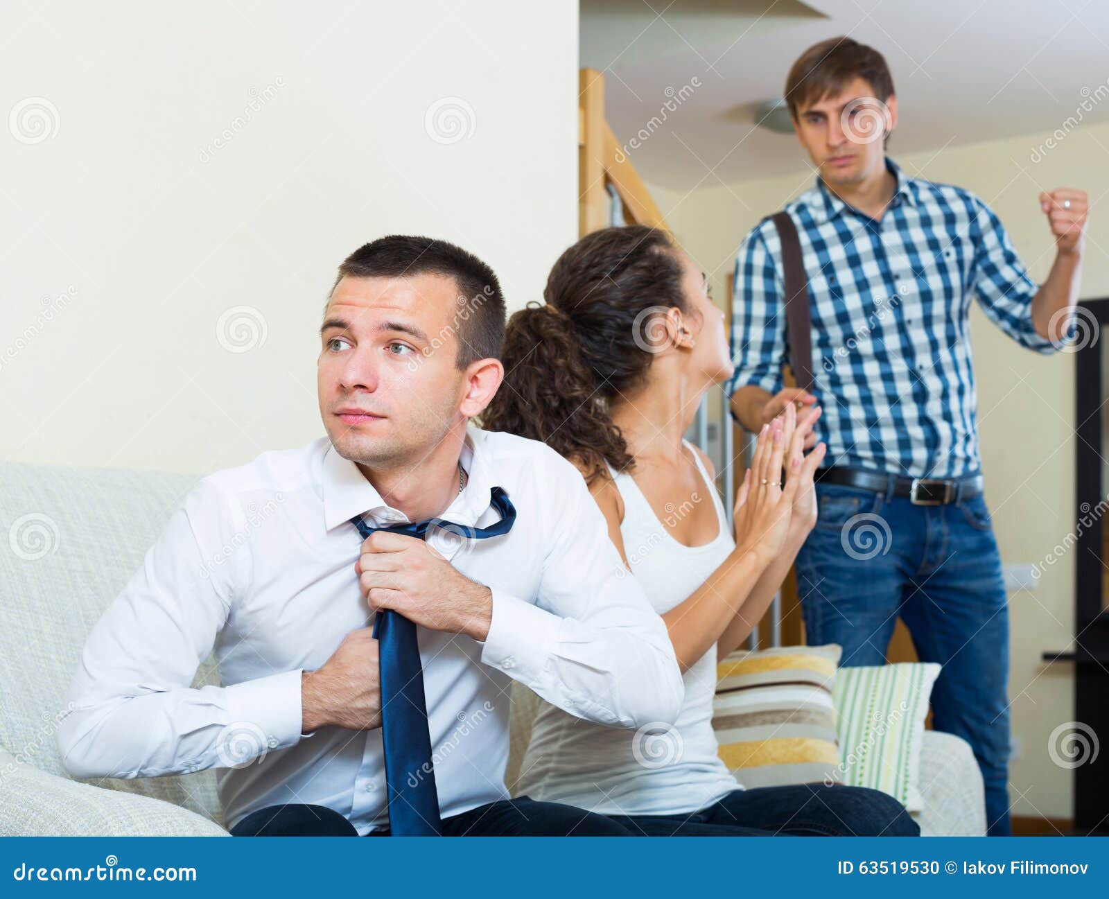 две пары людей. друзья мужа. трое в постели. делимся женами друг с другом. ссора в семье.