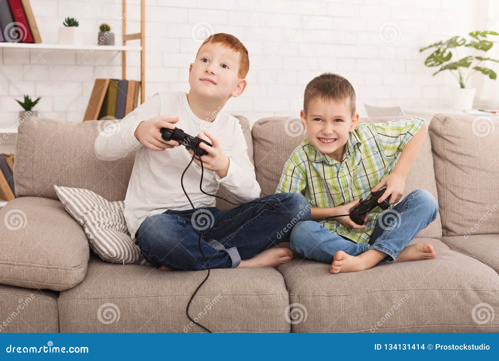 Дети Играющие В Порно
