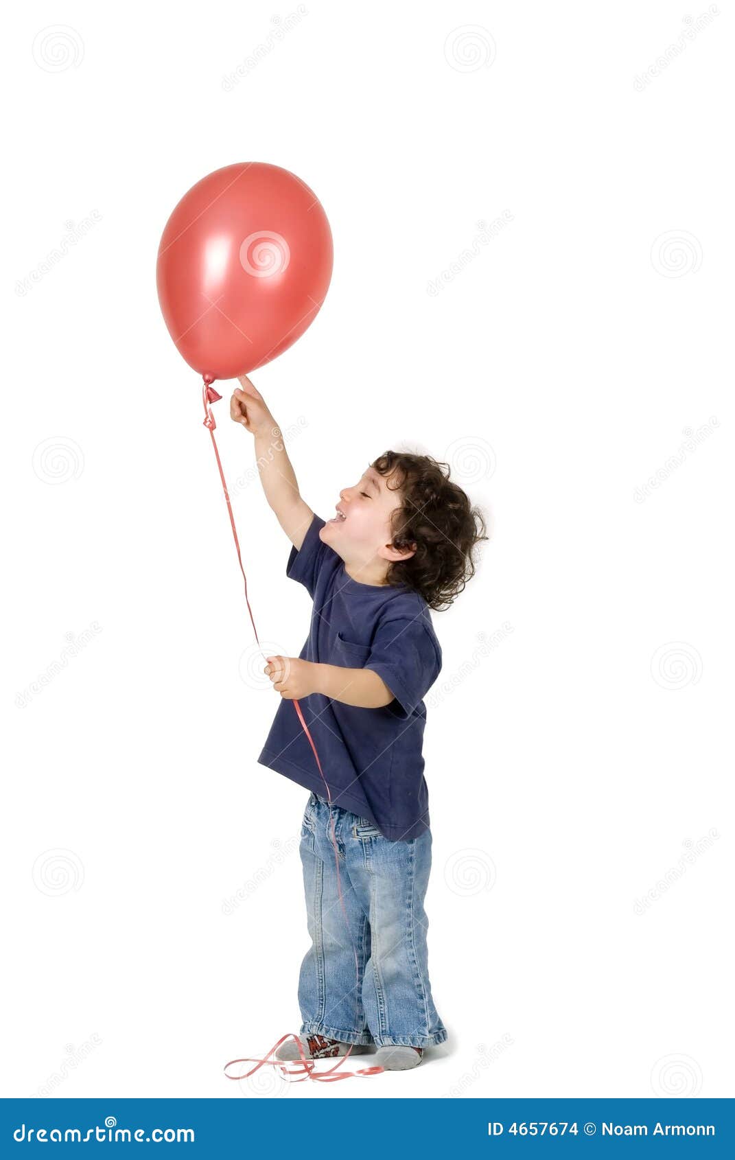 Мальчик с большим шаром. Шарики для мальчика. Шарики воздушные для мальчика. Дети с шариками. Мальчик с шаром.