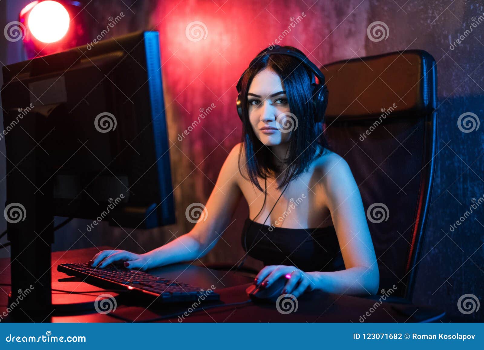 Gamer Girl Vs Reality