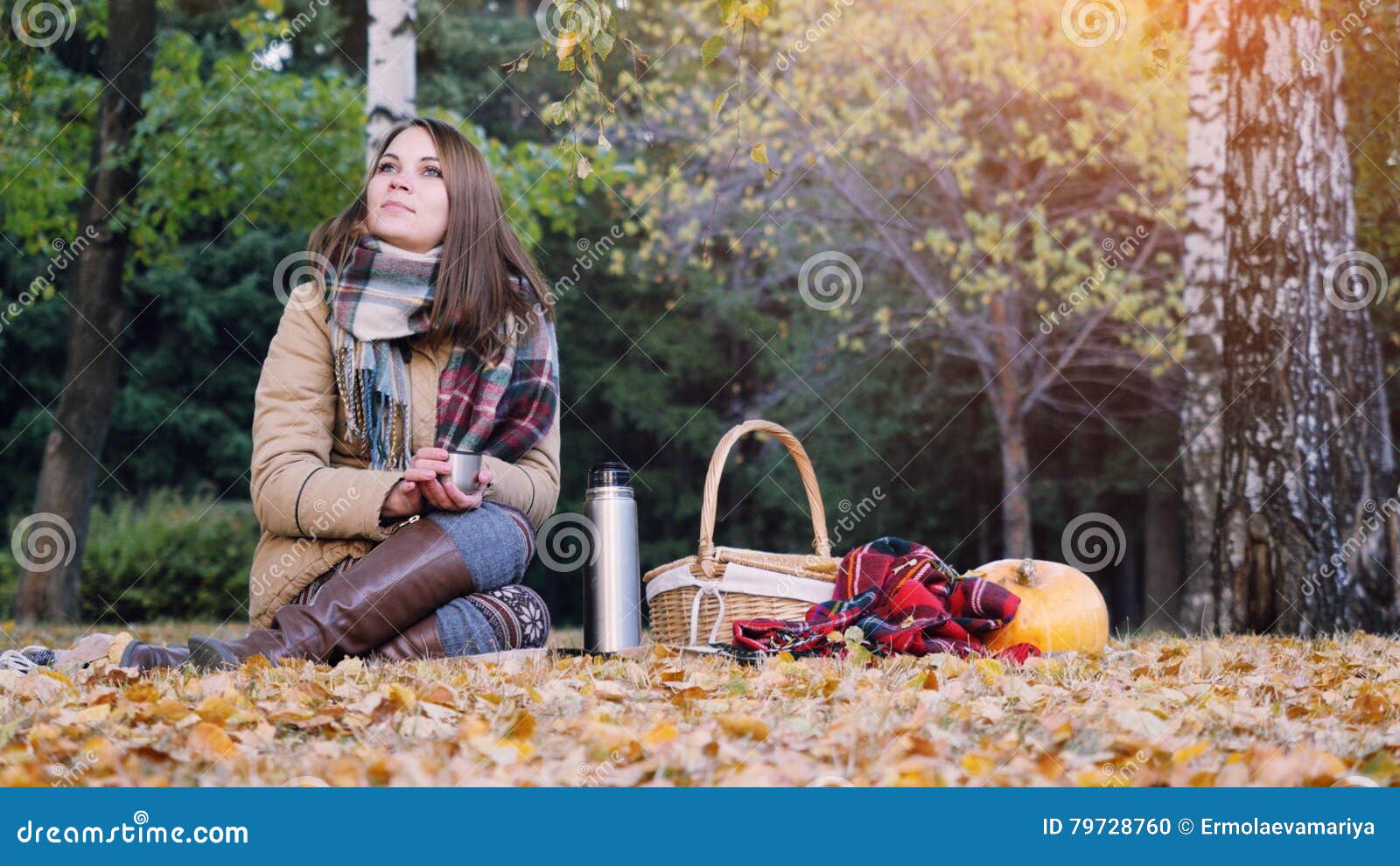 Фото С Пледом На Природе Осенью