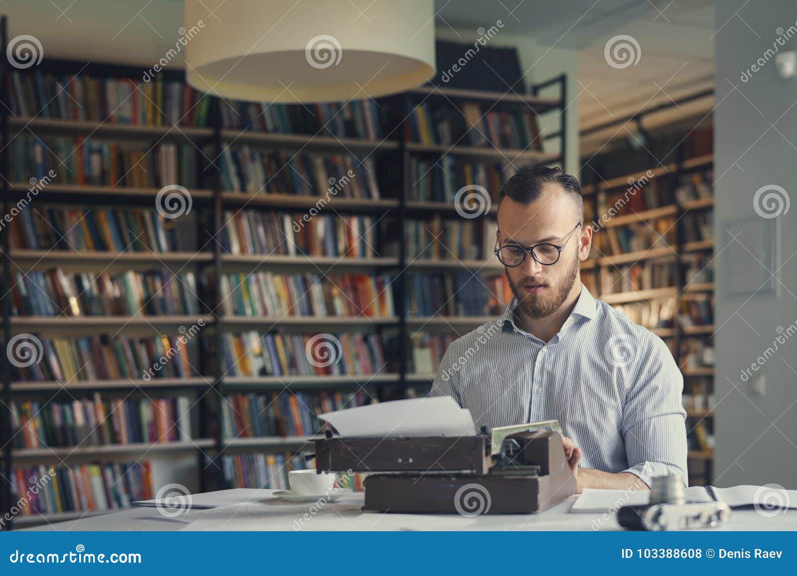 Писатель За Работой Картинки