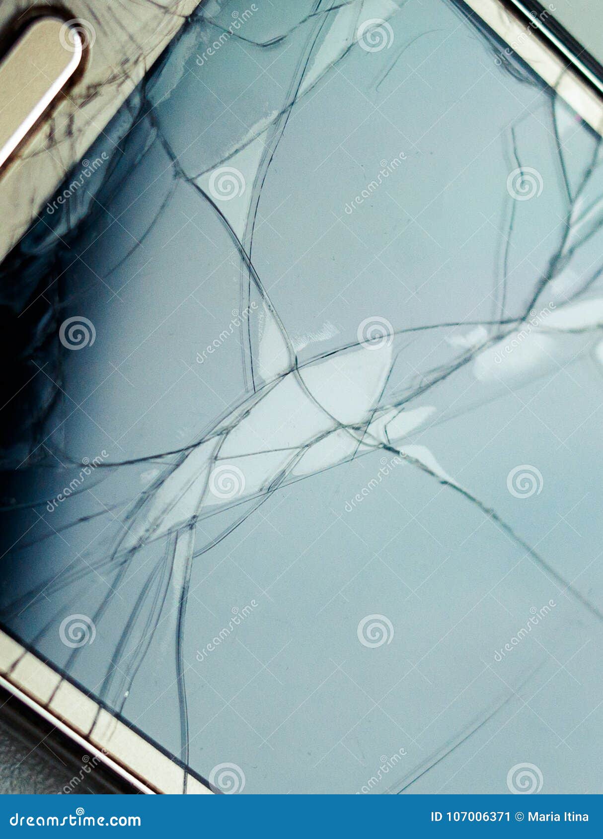 Разбитое стекло с алиэкспресс. Защитное стекло с алиэкспресс. Разбитое стекло защитка. Трещина на защитном стекле. Пришло треснутое защитное стекло.