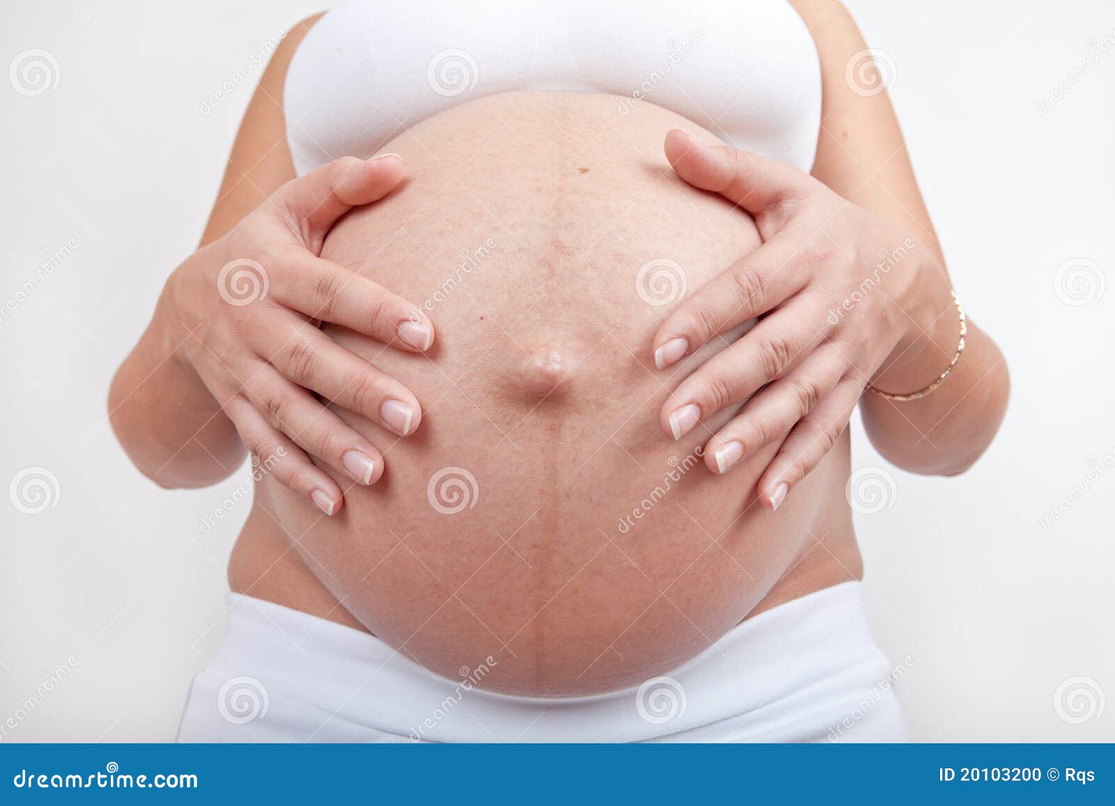 Беременный животик. Круглый животик. Нажала на живот при беременности. Живот на 27 неделе. Роды в тазовом предлежании.