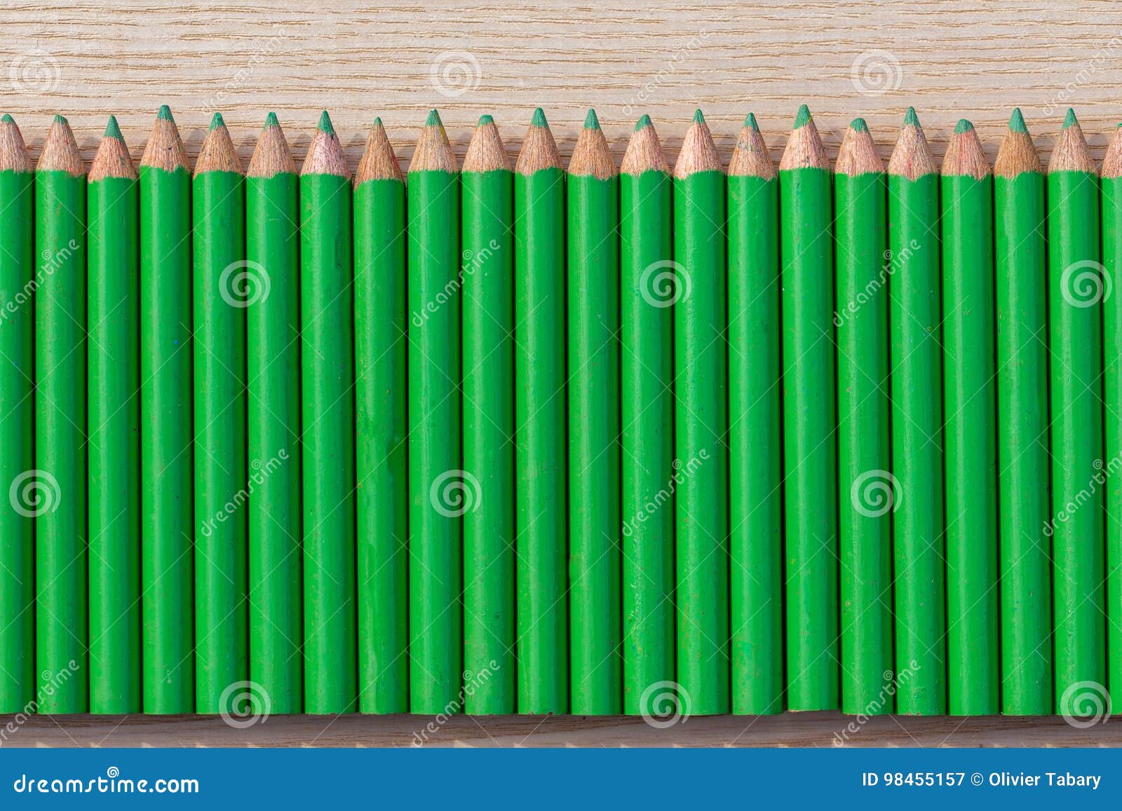 Купить зеленый карандаш. Зеленый карандаш. Карандаш зеленого цвета. Карандаши зеленый для занятия. Карандаш на зеленом фоне.