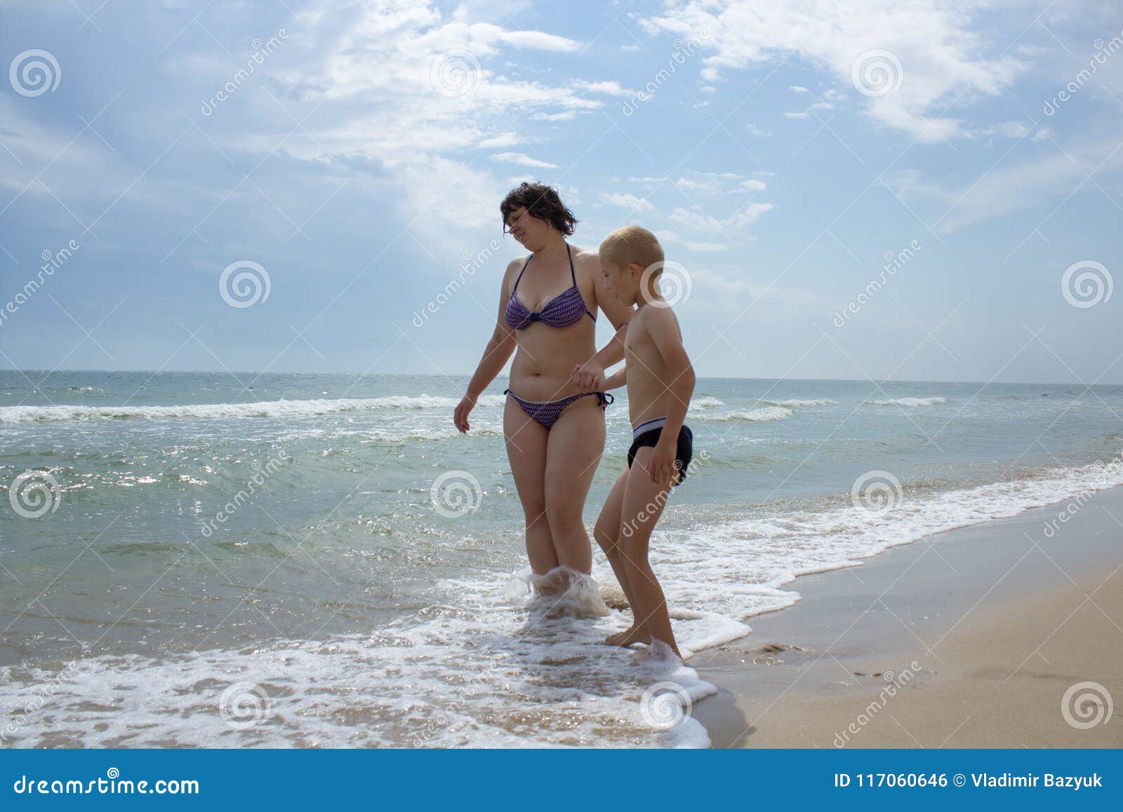 сын на пляже голым фото 59