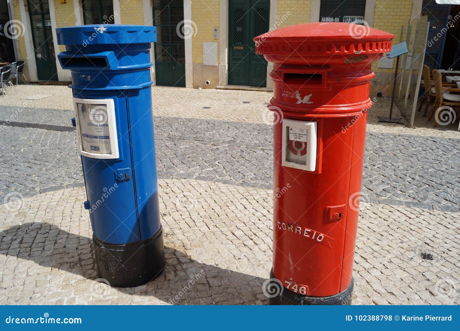 Correos: ¿Para qué sirven los buzones azules?