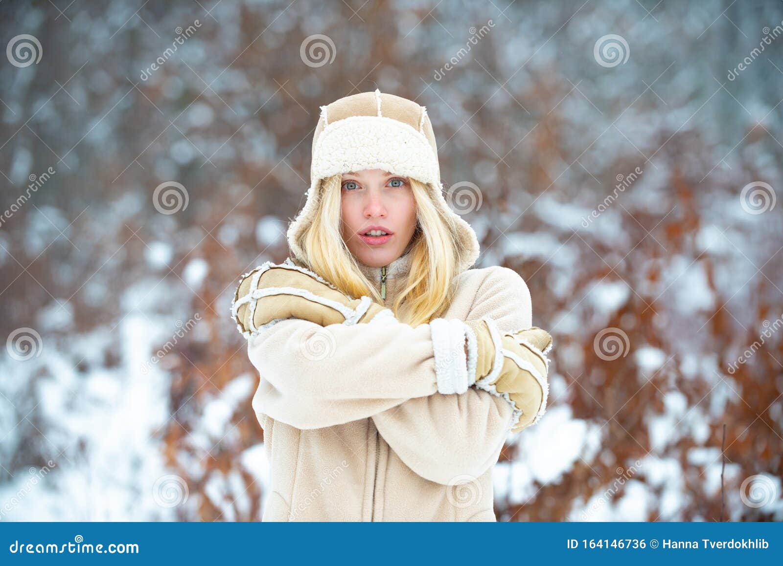 Ánimo De Invierno Hermosa Chica Vestida De Invierno Moda De Invierno Temporada De Frío Prendas De Vestir Para Mujeres Foto de archivo - Imagen de cara, atractivo: 164146736 Ánimo De Invierno Hermosa Chica Vestida De Invierno Moda De Invierno Temporada De Frío Prendas De Vestir Para Mujeres Foto de archivo - Imagen de cara, atractivo: 164146736