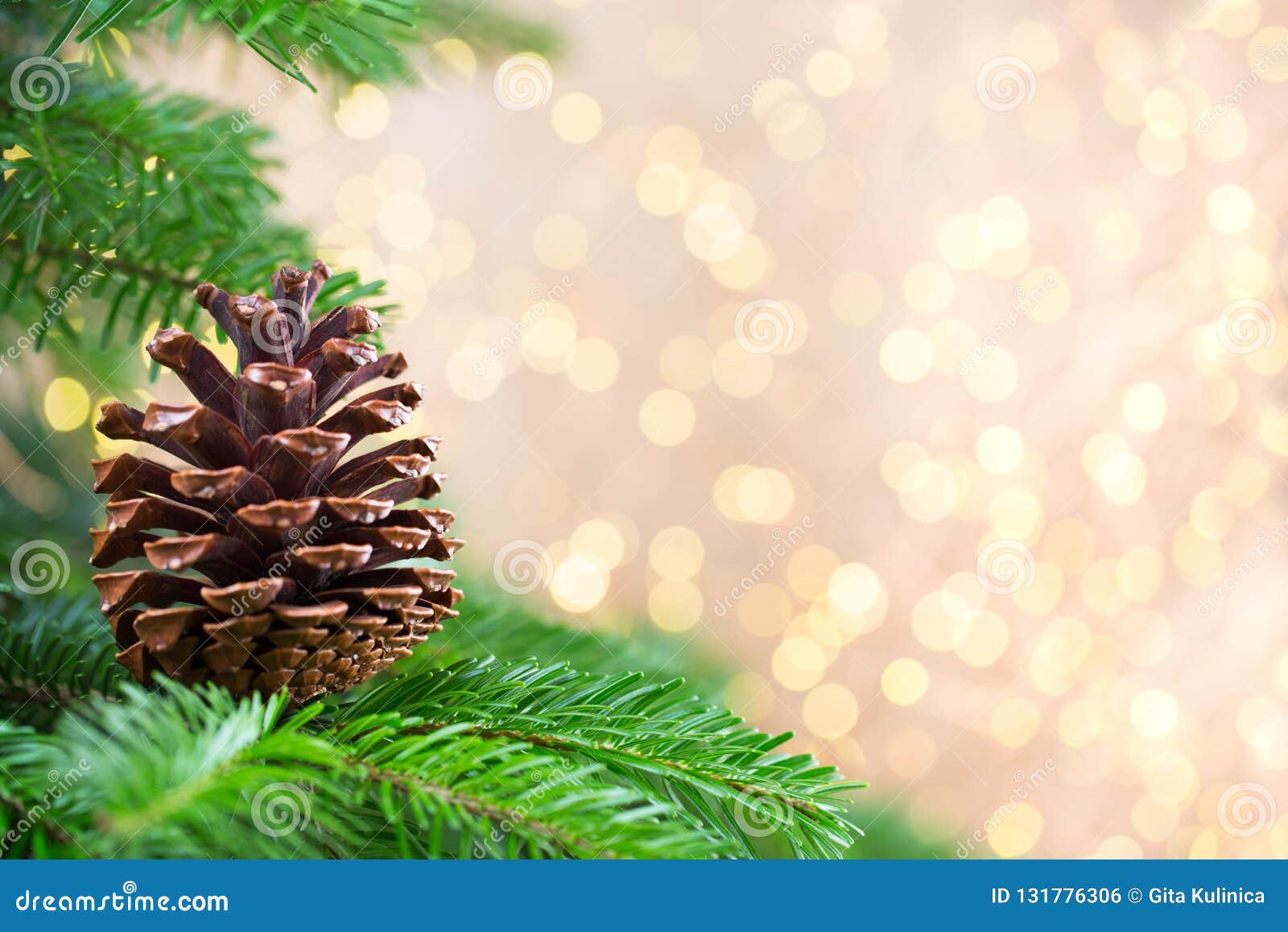 Árbol De Navidad El Fondo Del Bokeh Fondos De La Tarjeta De Felicitación De  La Navidad Foto de archivo - Imagen de invierno, verde: 131776306