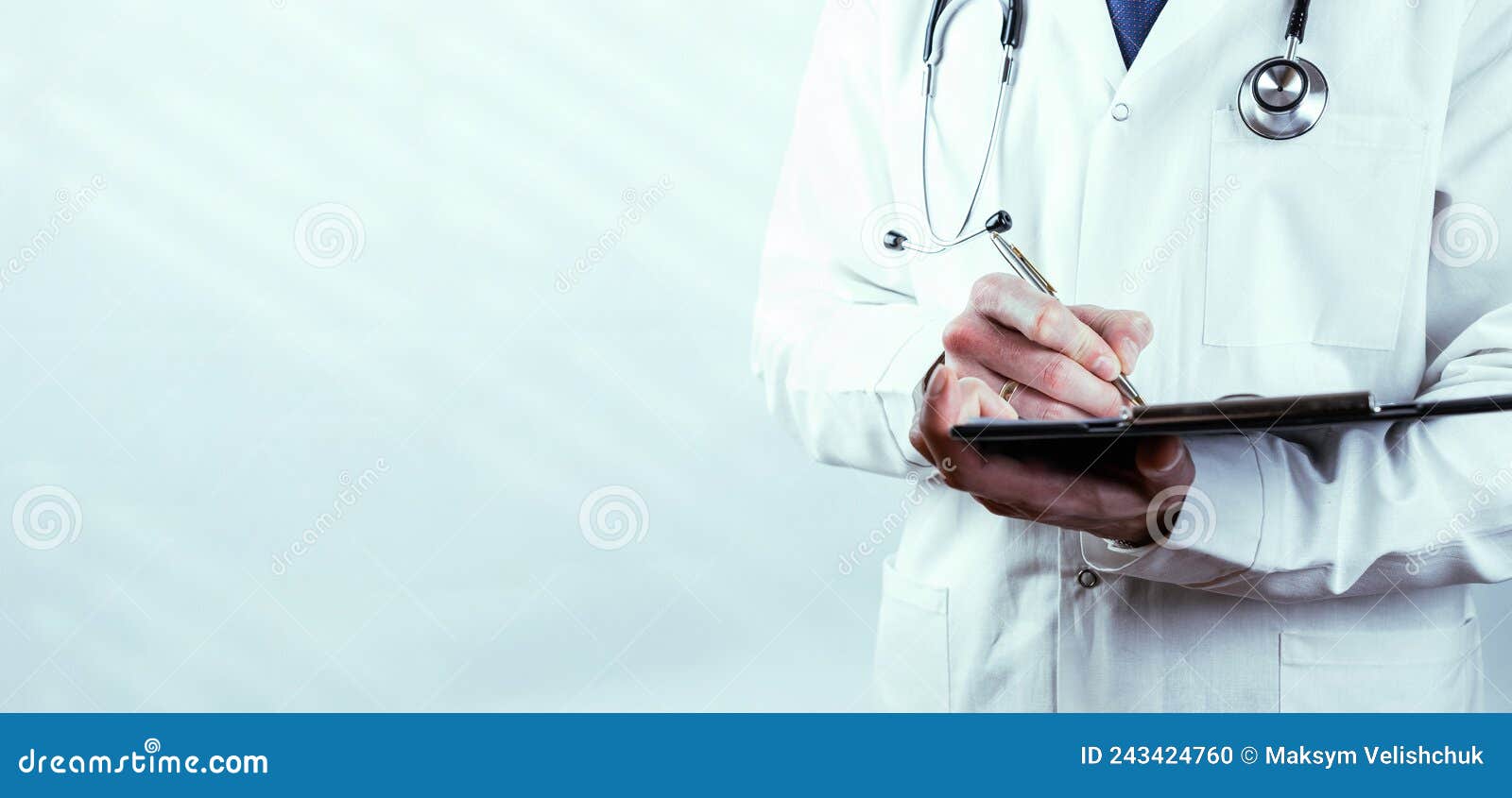 desenho de doutora com fixa medica de paciente nas mãos [download