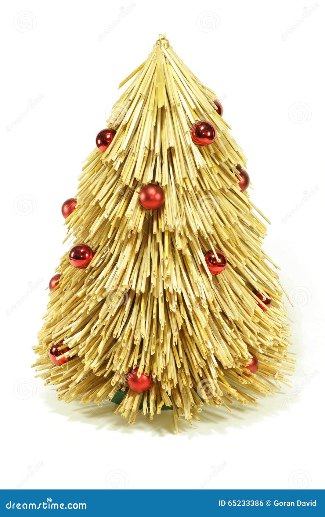 Árvore de Natal da palha foto de stock. Imagem de vermelho - 65233386