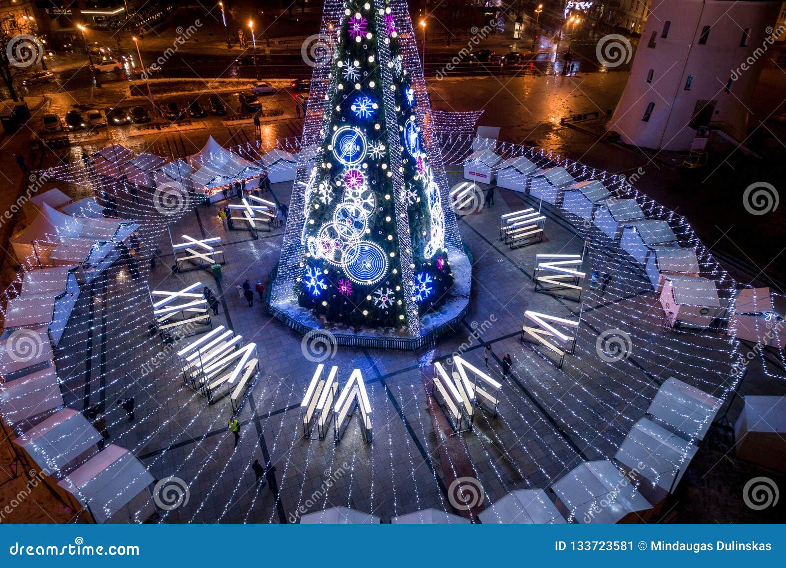 Árvore De Natal Em Vilnius, Lituânia Um Do Melhor E Do Beauti Foto Editorial - Imagem de natal, sino: 133723581 Árvore De Natal Em Vilnius, Lituânia Um Do Melhor E Do Beauti Foto Editorial - Imagem de natal, sino: 133723581