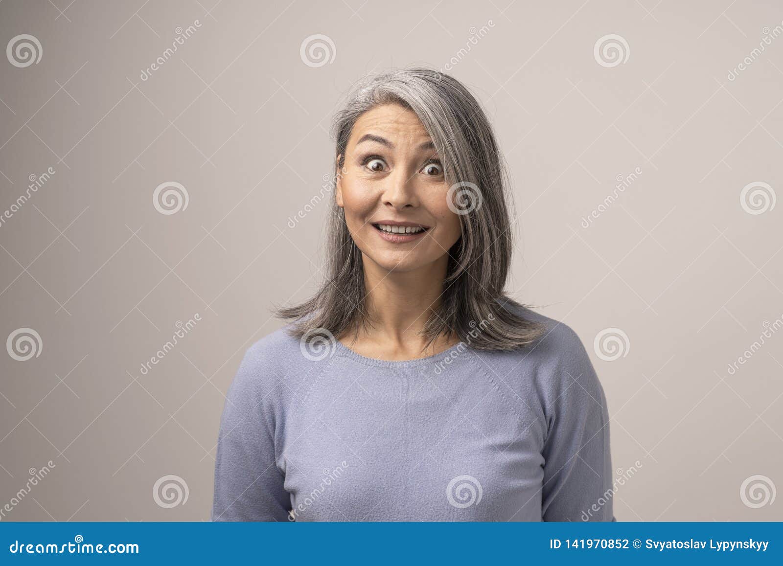 Uberraschte Erwachsene Mongolische Frau Auf Weissem Hintergrund Stockfoto Bild Von Mongolische Erwachsene 141970852