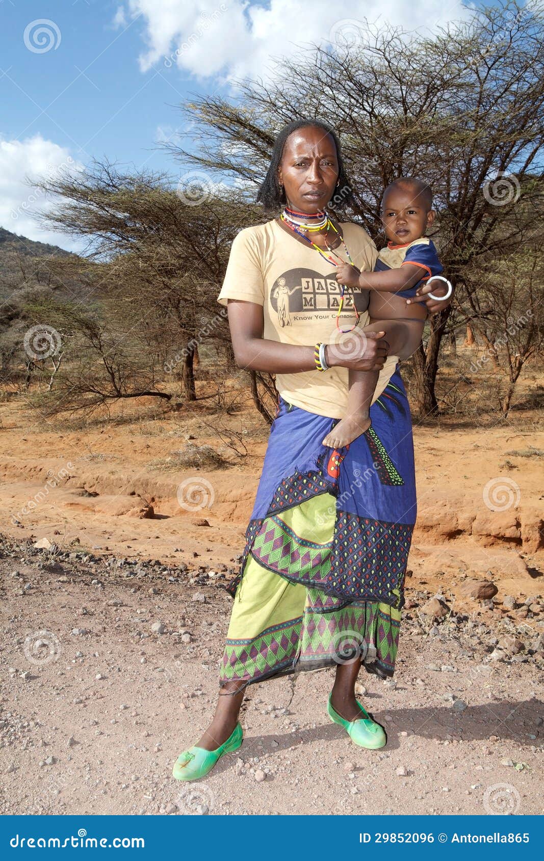 Afrikanische Frau Und Kind Redaktionelles Foto Bild Von Frau