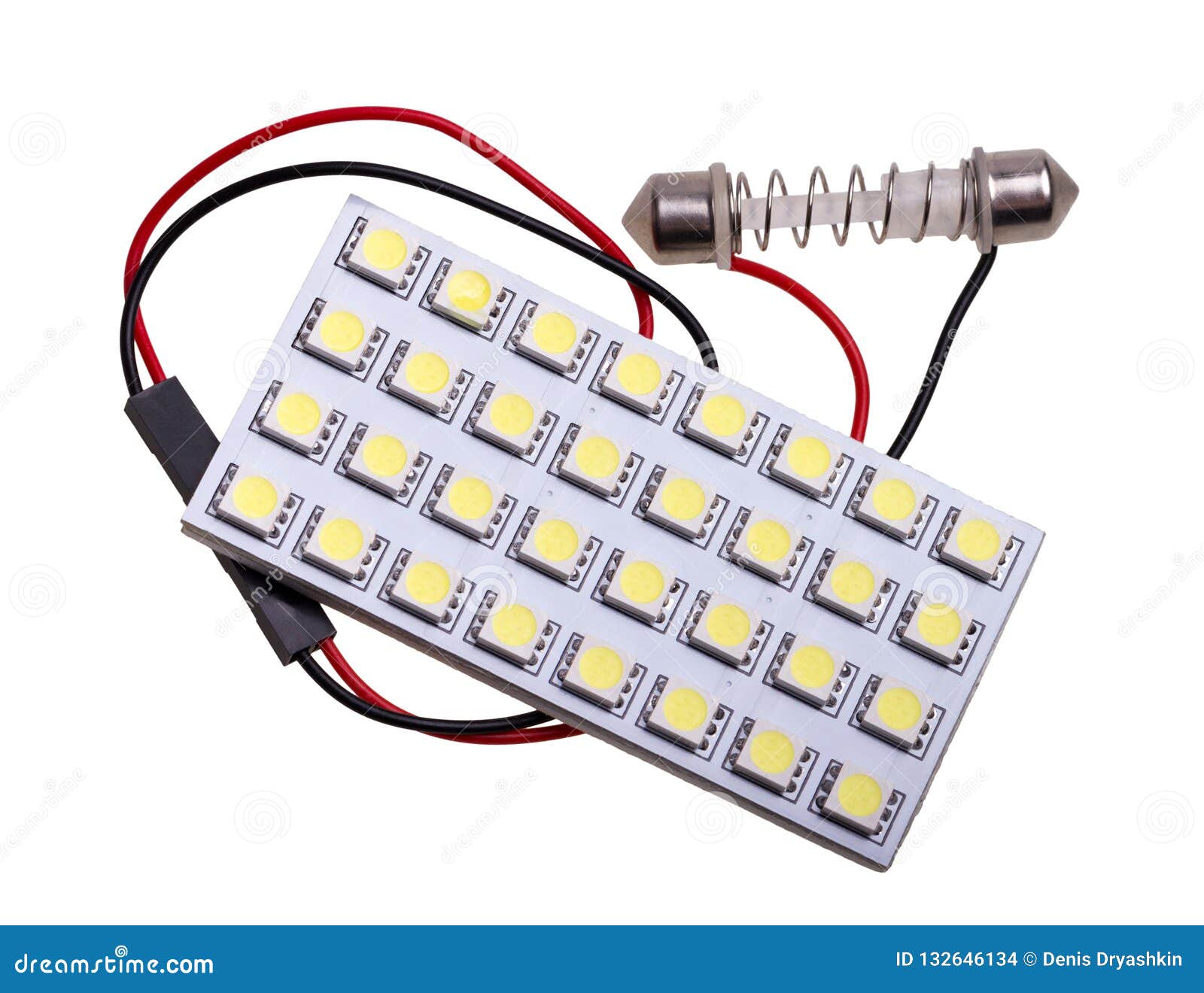 Éclairage De Panneau De LED Pour Remplacer L'ampoule Dans Le Salon De  Voiture Par 32 LED Photo stock - Image du ampoule, isolement: 132646134