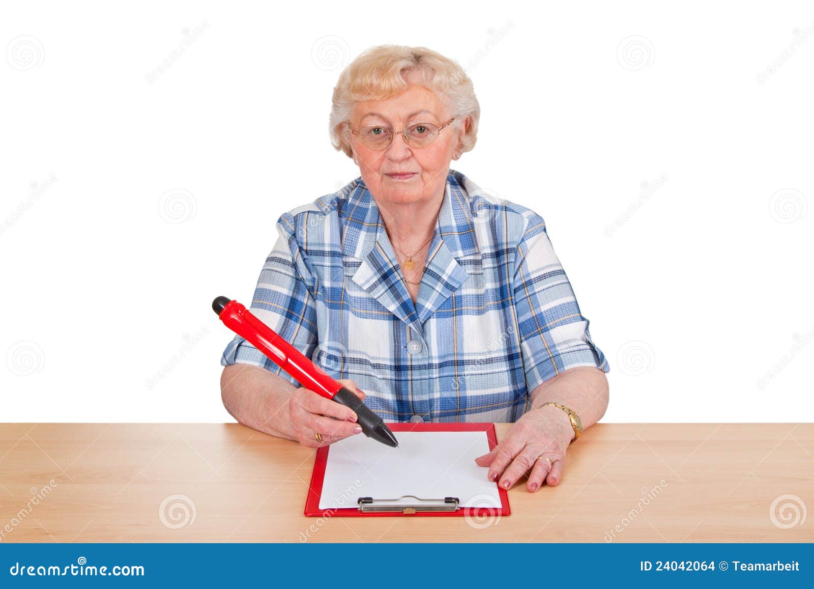 Старая бабушка писает