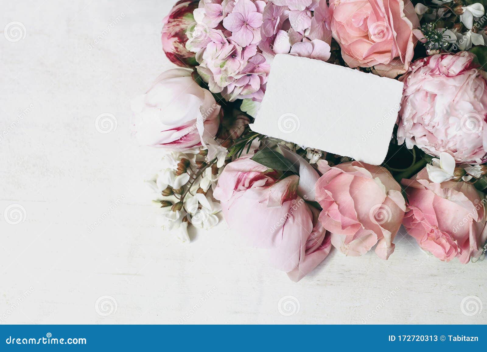 Carte d'invitation de mariage, carte papier vierge, enveloppe artisanale,  ruban et bouquet de fleurs roses
