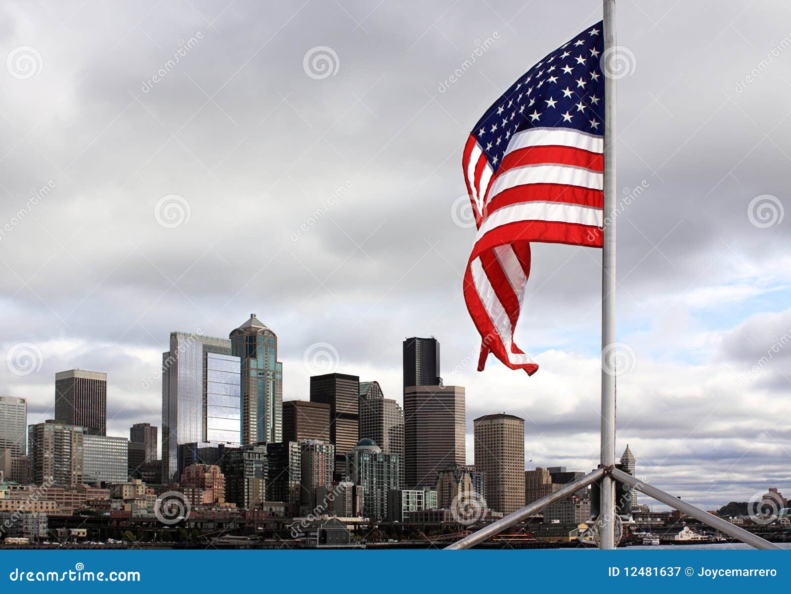 Étoiles Et Pistes Au-dessus De Seattle Image stock - Image du bleu, beauté:  12481637