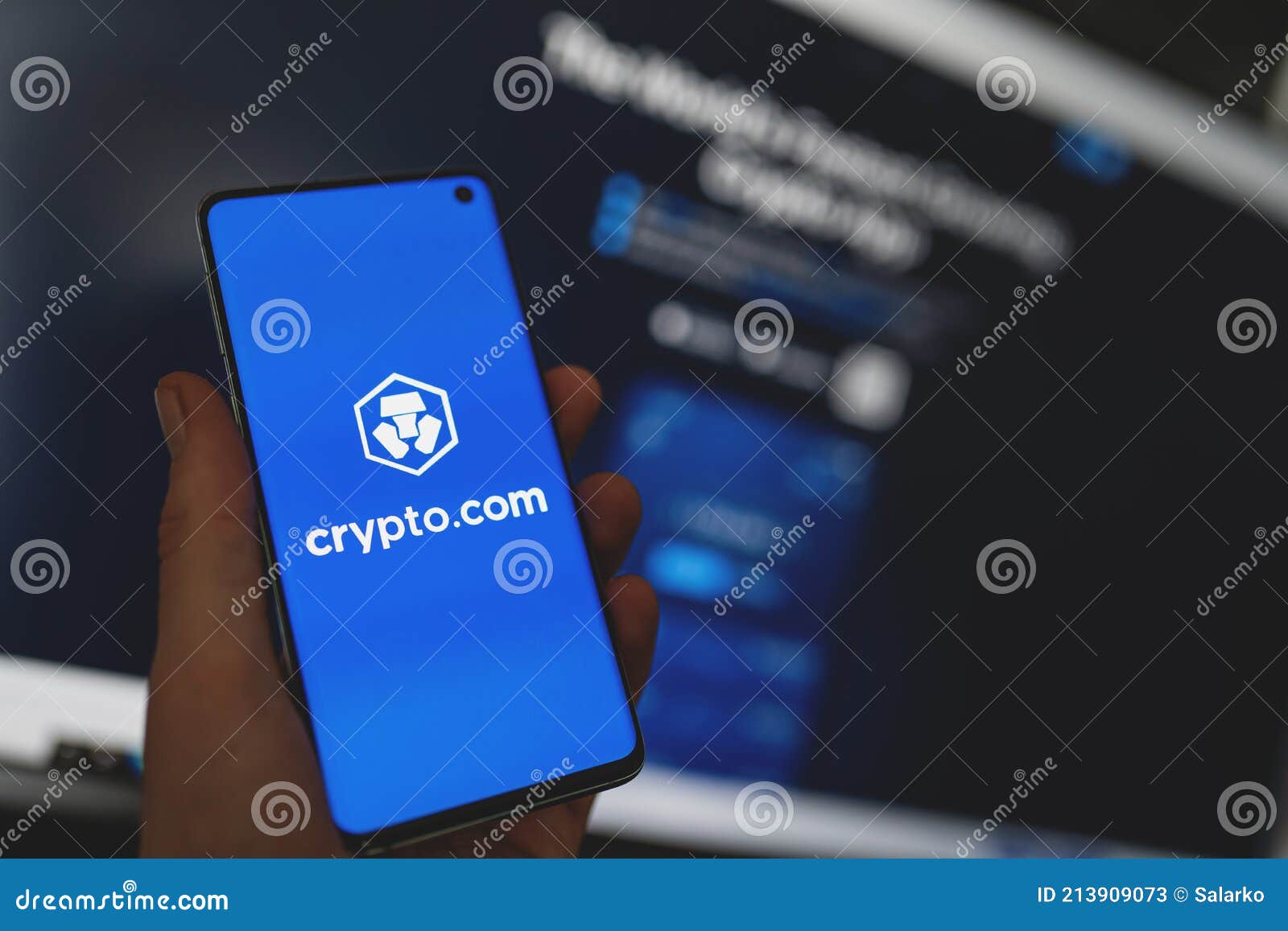 Ícone Crypto.com No Telemóvel Com Fundo Do Website Oficial Foto de Stock  Editorial - Imagem de telefone, fundo: 213909073