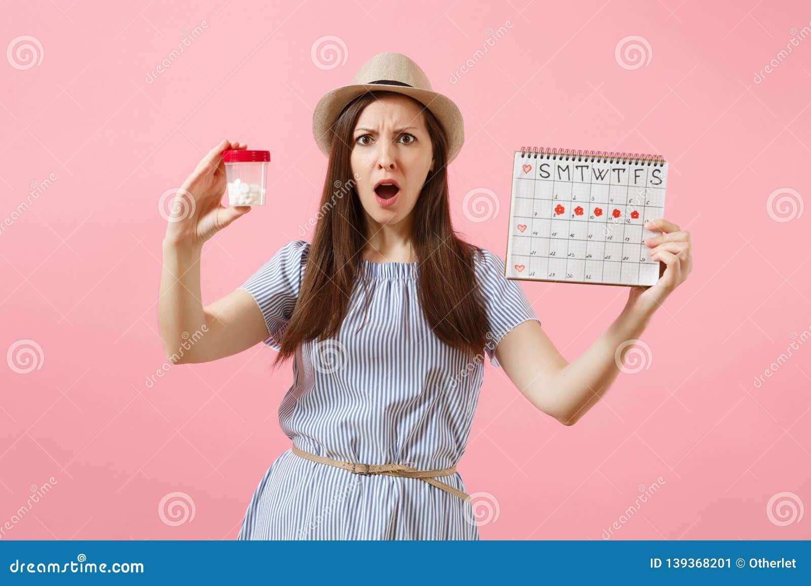Пьет месячные девушки. Календарь с женщинами. Женщина календарь на белом фоне. Женщина в ужасе держит платье. Девушка календарь лекарства.