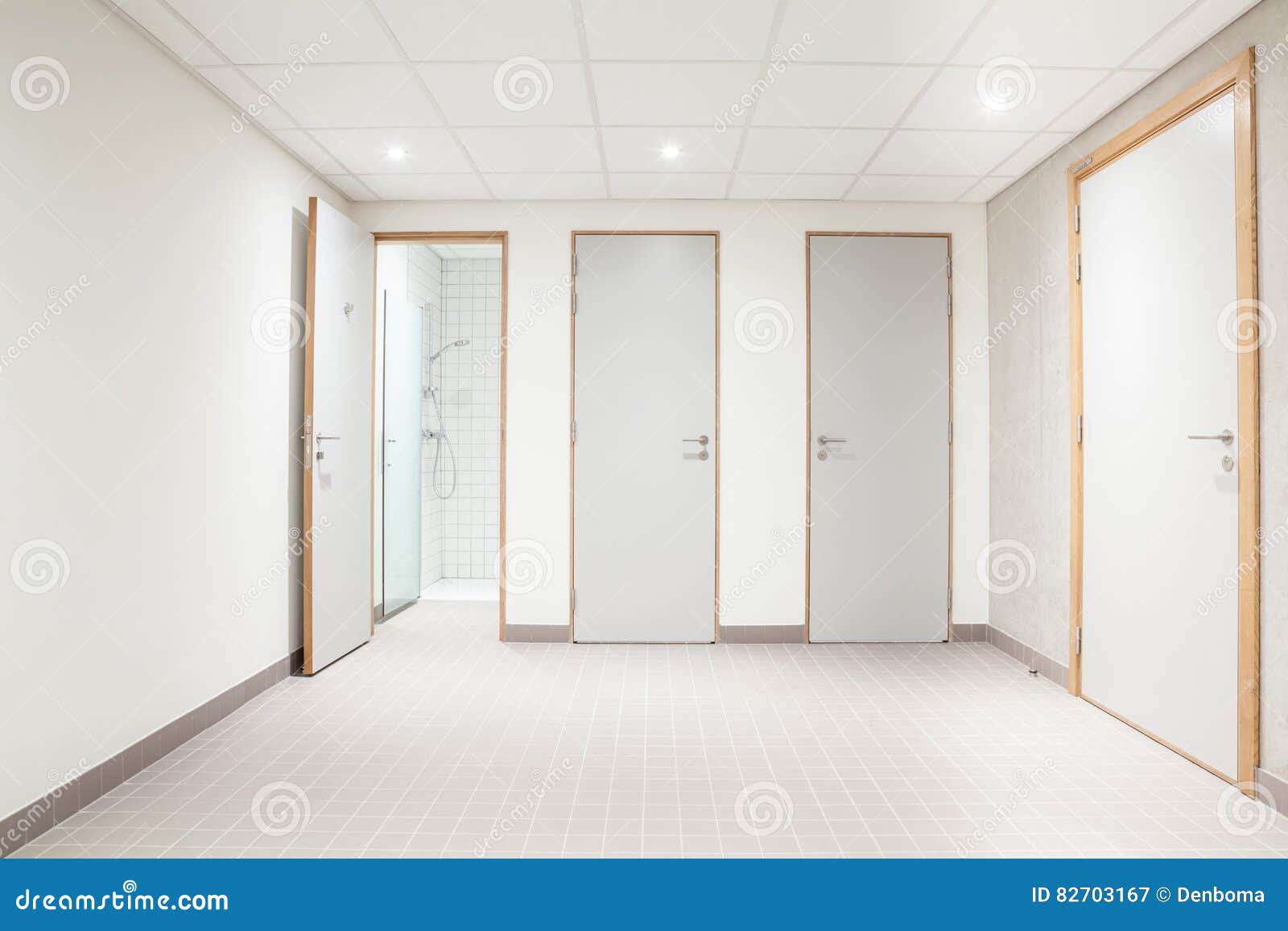 Öffentliche Toilette Für Männer Und Dusche Stockbild - Bild von ... Öffentliche Toilette Für Männer Und Dusche Stockbild - Bild von ...
